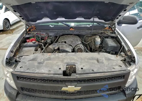 2011 Chevrolet Silverado K1500 z USA, uszkodzony, nr VIN 1GCNKPE09BZ381864